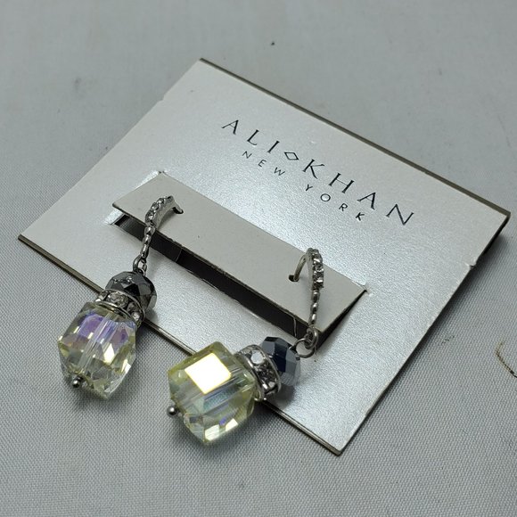 Ali khan glass cube bead clear with rhinestone fish hook earring - Picture 4 of 4